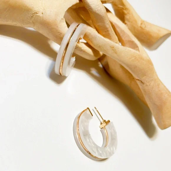 Minimalist hoop earrings - Picture 5 of 5